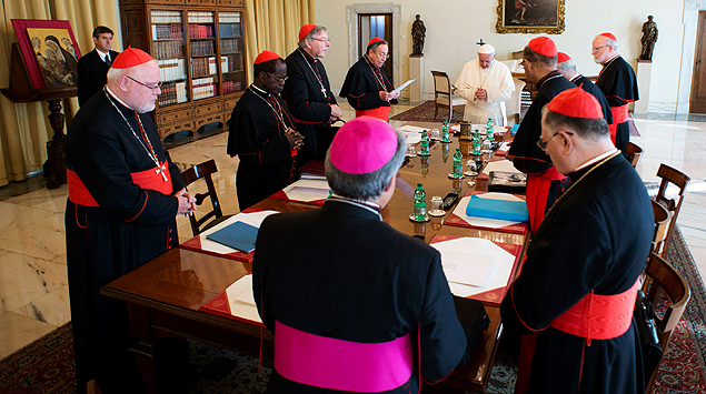 O papa Francisco se reúne a portas fechadas com cardeais que o aconselharão em reforma da Cúria Católica, desde terça, no Vaticano